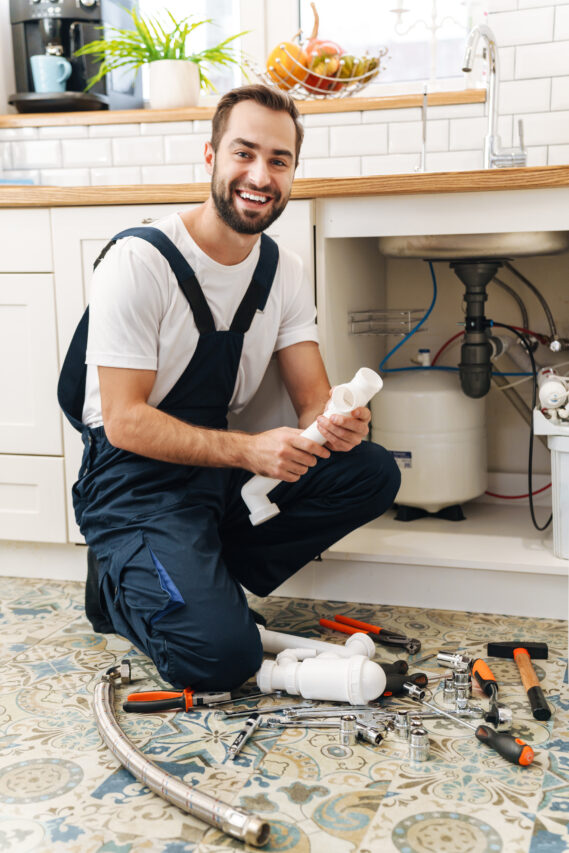 Homme souriant prix site internet plombier