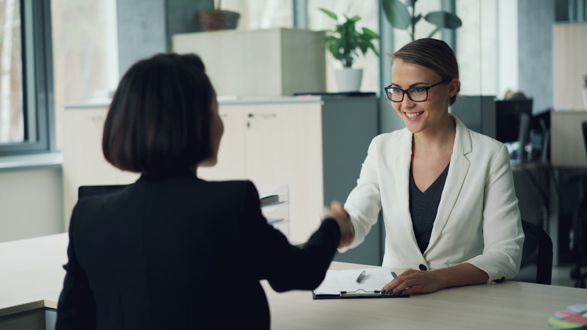 client satisfait laissant un avis Google