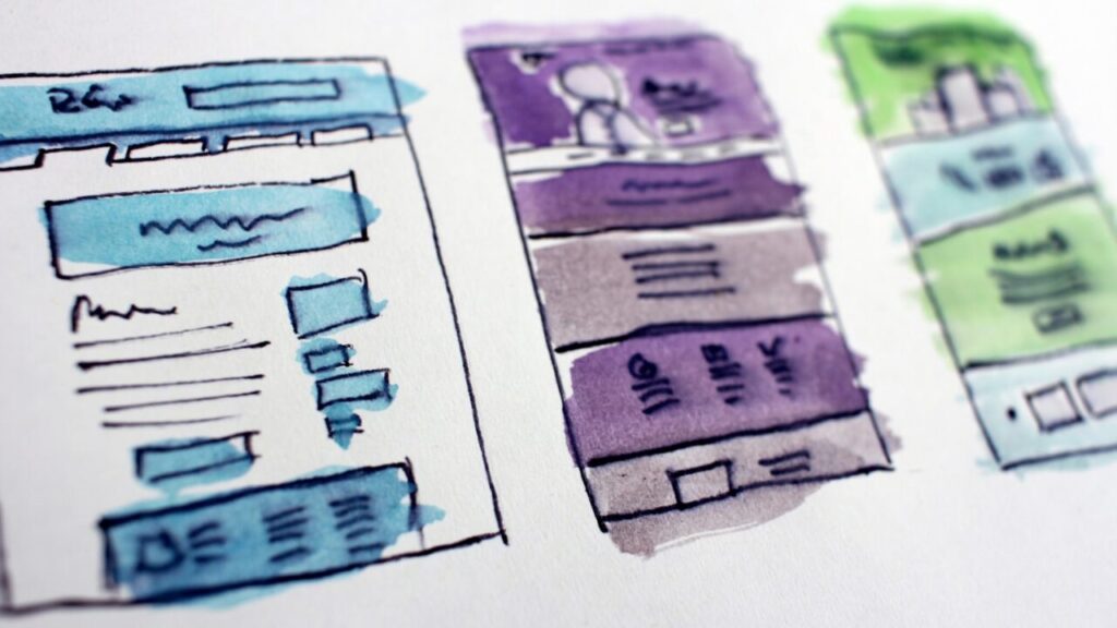 Maquette de site web dessinée à la main sur papier