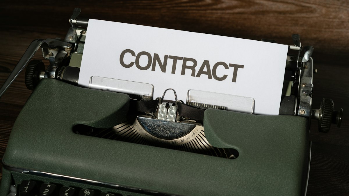 Mot contact imprimé : simplifier le formulaire de contact d'un site qui ne convertit pas